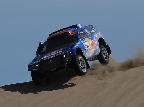 VW leads Dakar Rally at halfway point