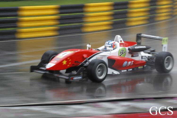 Wittmann Heads wet Macau Grand Prix Free Practice