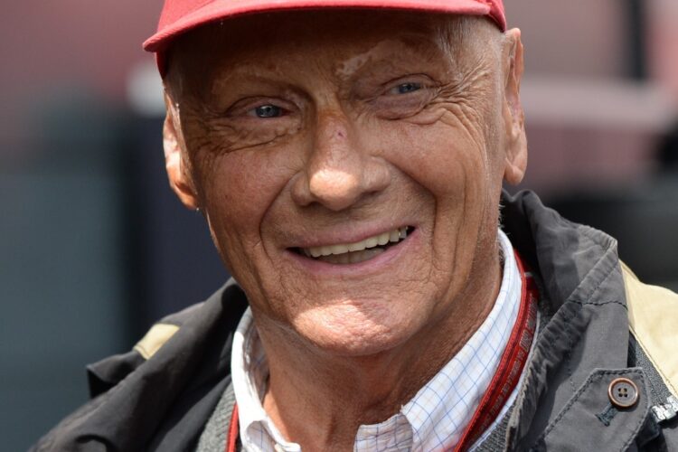 Lauda to be buried in racing overalls