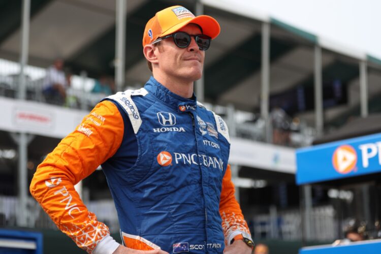 Video: Dixon crashes into wall during Detroit GP Race 1