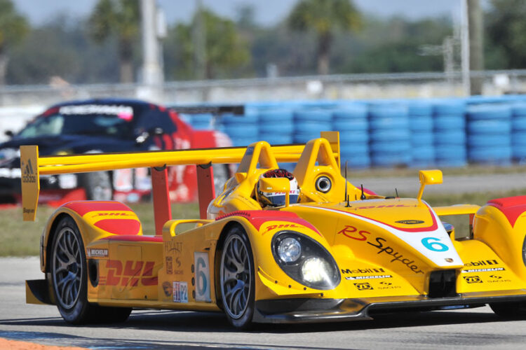 Faces in the crowd at Sebring test