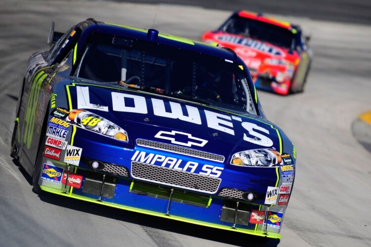 Jimmie Johnson wins Martinsville, expands points lead