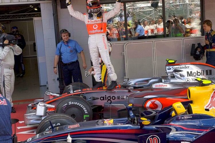 British GP: Kovalainen wins first F1 pole