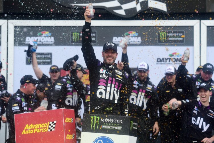 Jimmie Johnson wins The Clash at Daytona