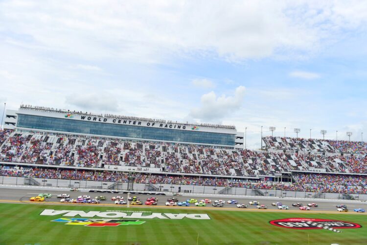 Only 30,000 in attendance For Coke Zero At Daytona