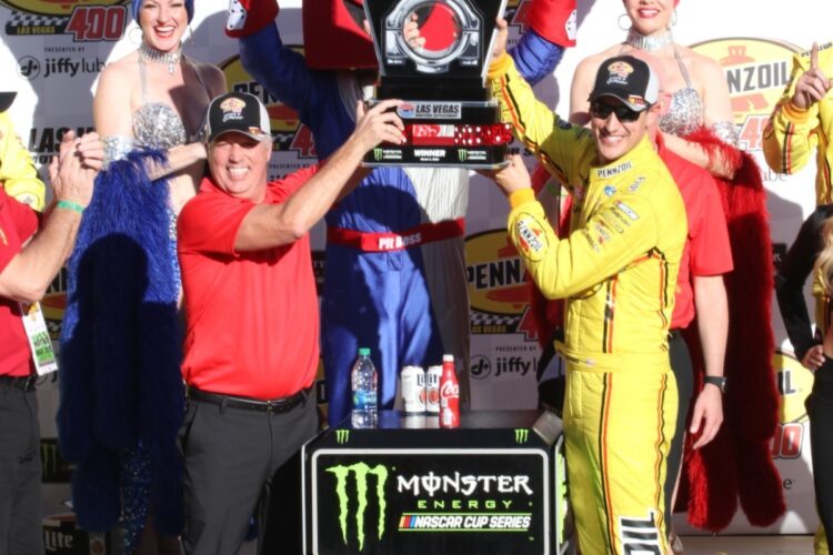 Logano holds off Keselowski  for Penske 1-2 in Las Vegas