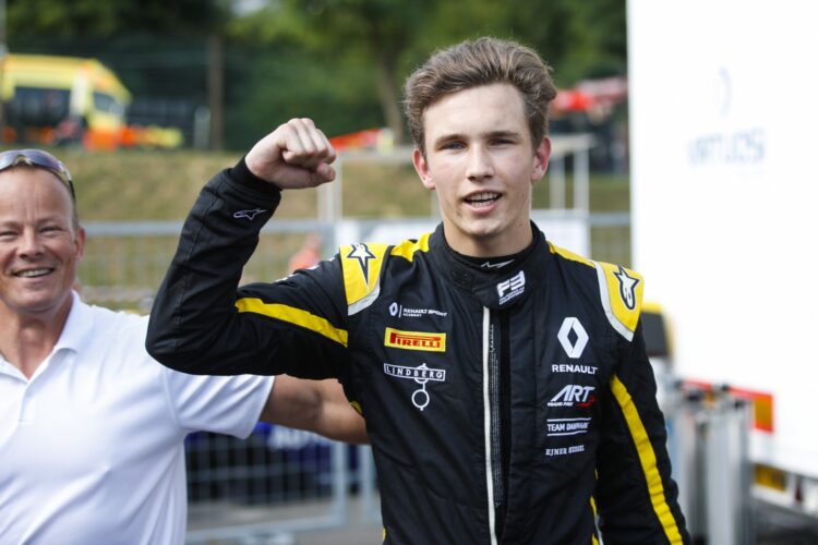 Lundgaard claims maiden pole in Budapest