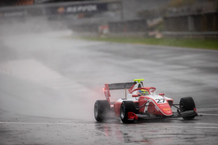 F3: Sargeant leads wet final day of post-season testing