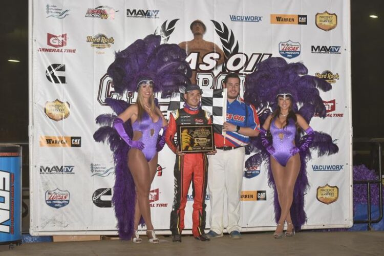 Larson wins preliminary event at Chili Bowl