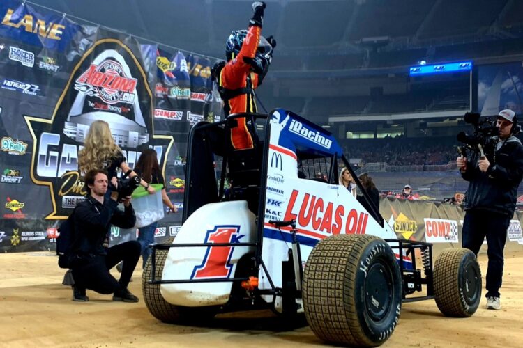 Kyle Larson roars to big win in Gateway Dirt Nationals finals