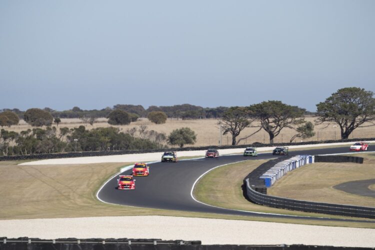 Supercars to replace MotoGP at Phillip Island