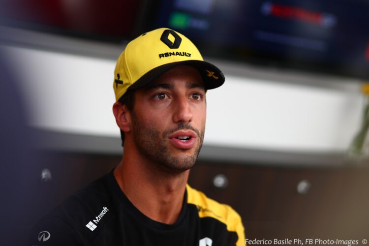 Ricciardo not ready to sign new Renault deal