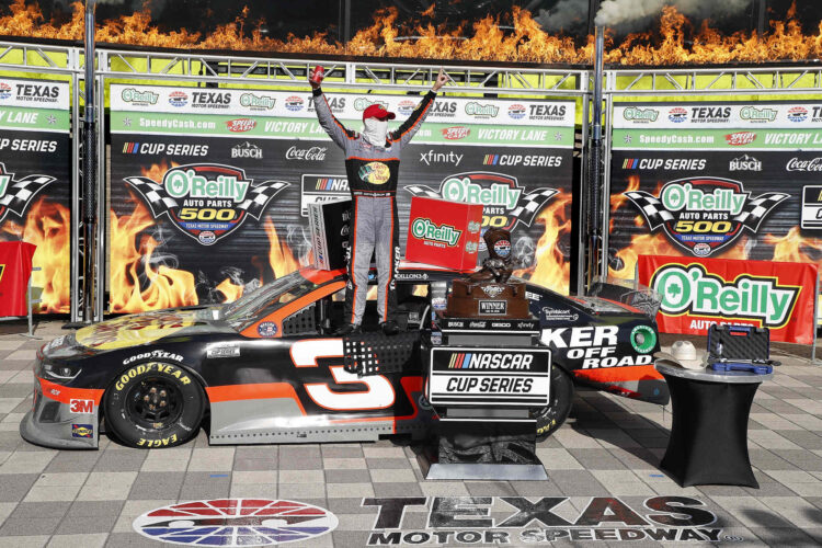 Dillon outruns Reddick to secure Texas victory