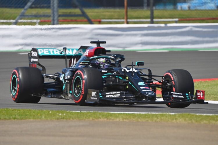 Hamilton denies accusing Red Bull of cheating