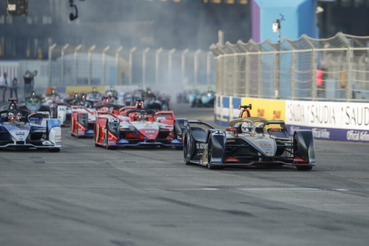 Formula E: Race Highlights Round 9