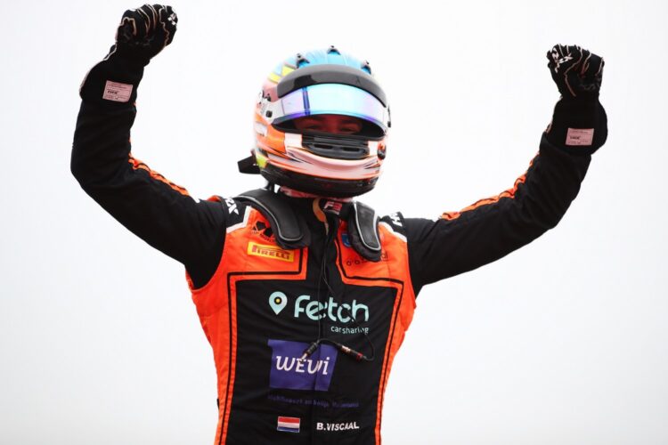 Viscaal snatches first F3 victory from Zendeli in dramatic final lap of Race 2