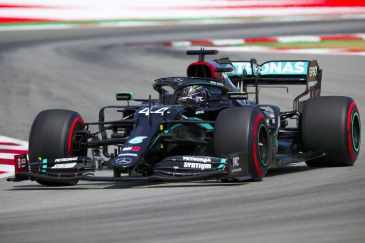 Hamilton waltzes to easy Spanish GP win