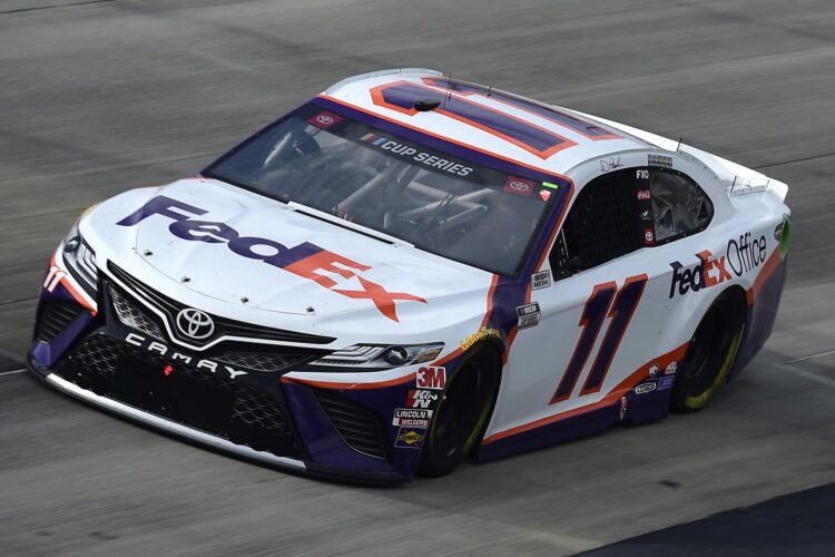 Hamlin drives to 6th victory of season at Dover