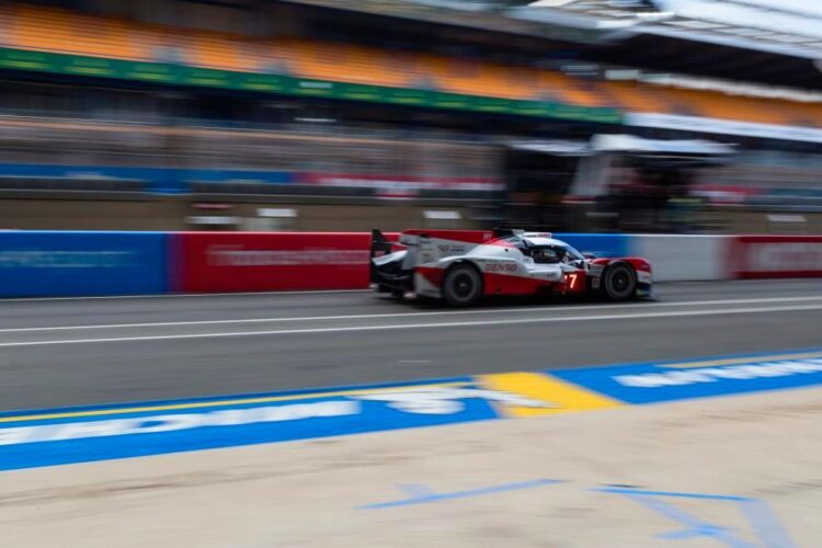 Le Mans Hour 9: #7 Toyota leads #8 Toyota by 1 lap