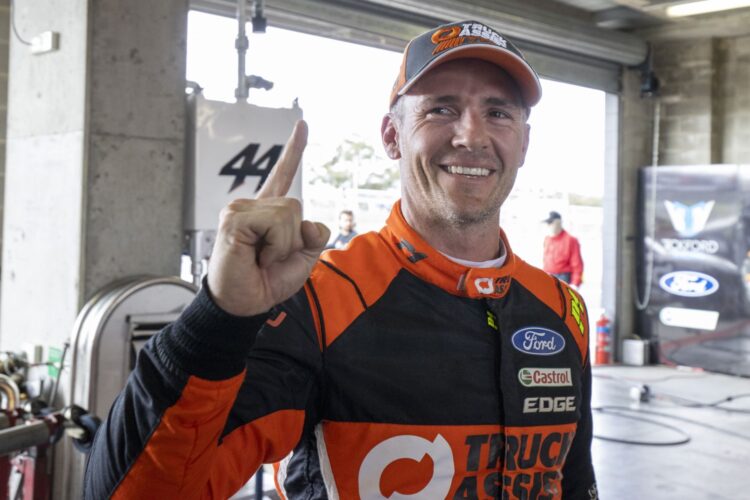 Lee Holdsworth grabs provisional pole for Bathurst 1000