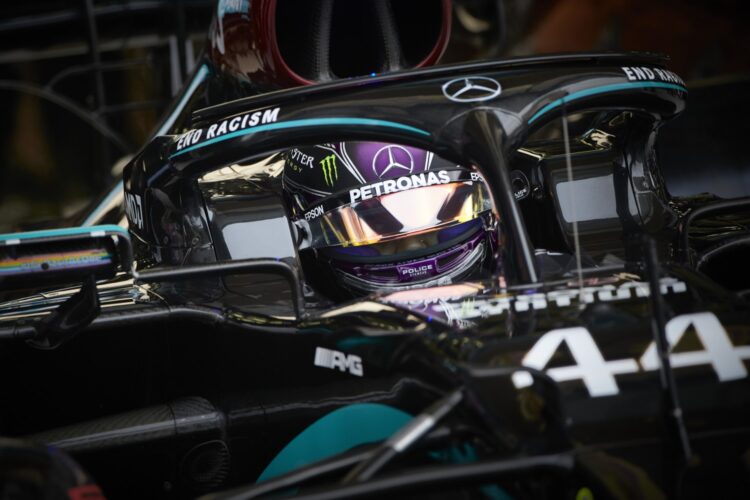Hamilton takes easy Bahrain GP win