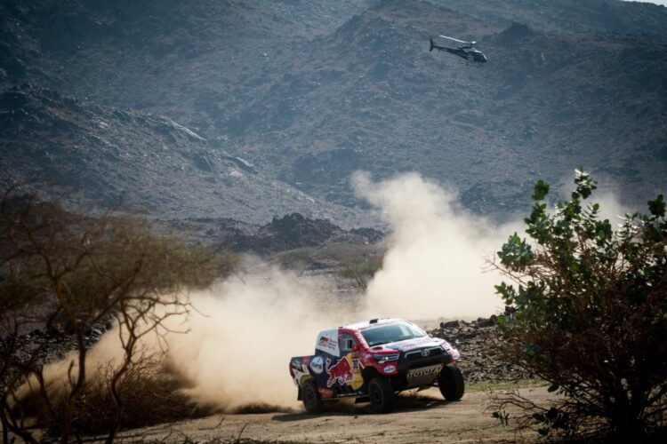 Nasser Al-Attiyah lays down marker during Dakar Rally prologue