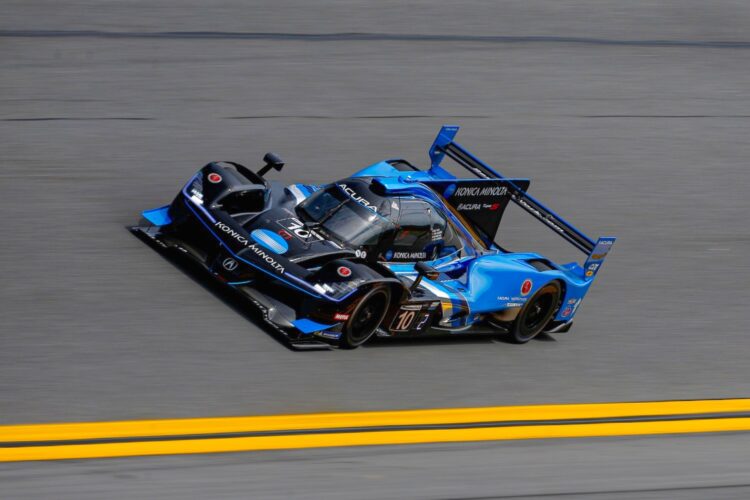 Rolex 24 Hour 22: Taylor keeps #10 Acura up front