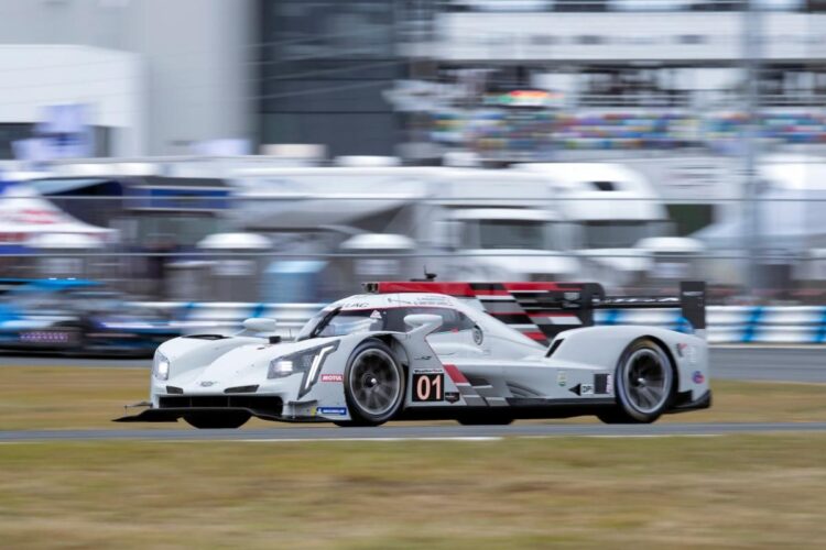 Rolex 24 Hour 16: #01 Cadillac leads #10 Acura at 2/3 mark