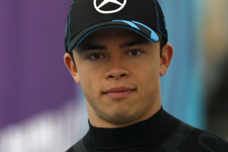 Rumor: de Vries to Williams, Bottas to Aston Martin?