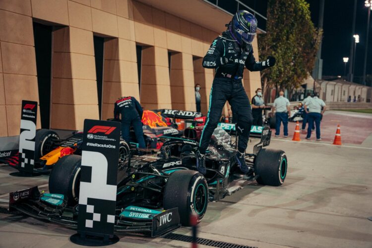 Video: Mercedes Bahrain GP F1 Race Debrief