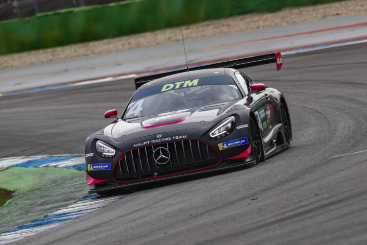 DTM picks up speed: Mercedes driver Götz fastest on opening day