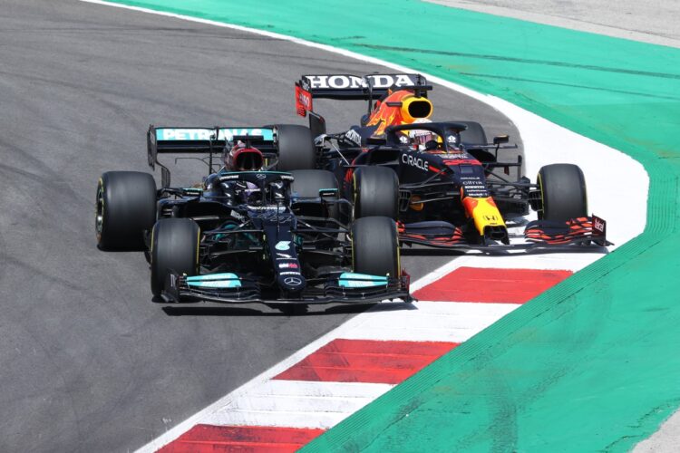 F1: Hamilton now needs to ‘fight so hard’ – Verstappen