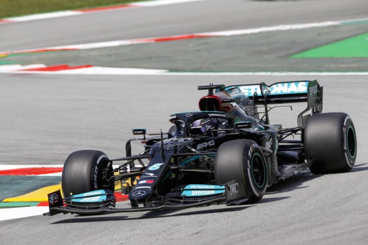 F1: Hamilton leads Mercedes 1-2 in Practice 2 at Barcelona