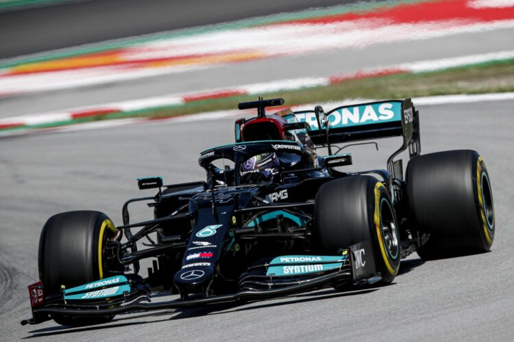 F1: Hamilton hunts down Verstappen to win in Spain