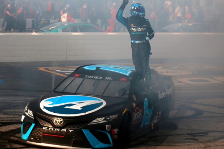 NASCAR: Truex Jr. motors to Darlington win