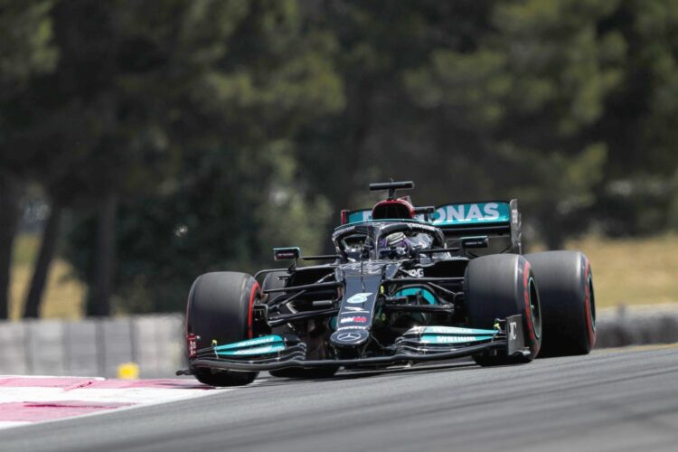 Mercedes F1 team not ruling out chassis problem
