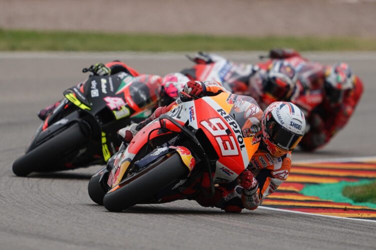 MotoGP: Marquez racing with only 1.5 arms