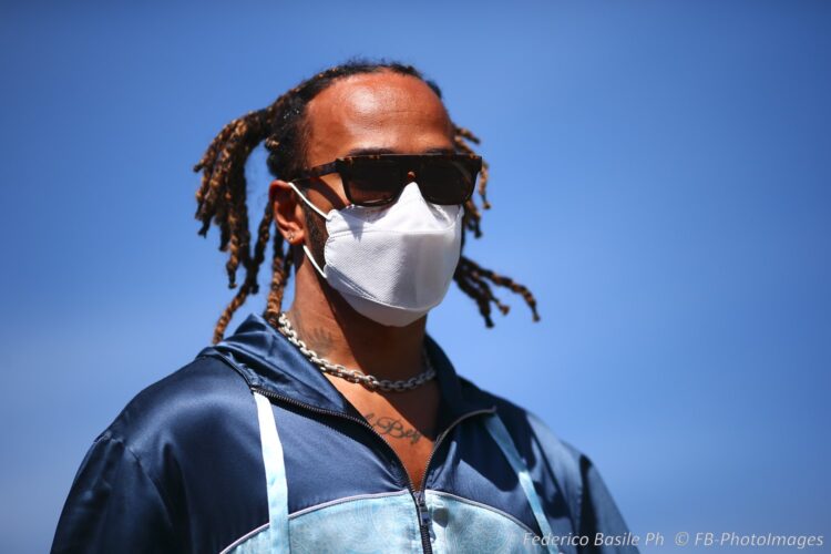 F1 Rumor: Lewis Hamilton to agree to 25% pay cut  (Update)