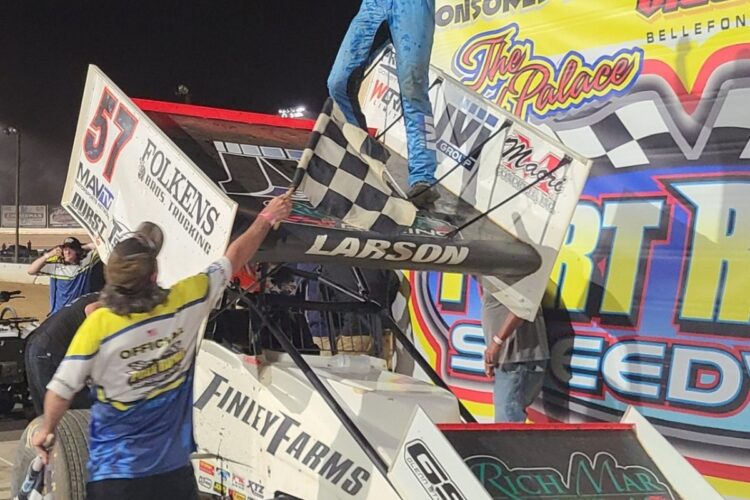 Kyle Larson wins back-to-back Sprint Car races