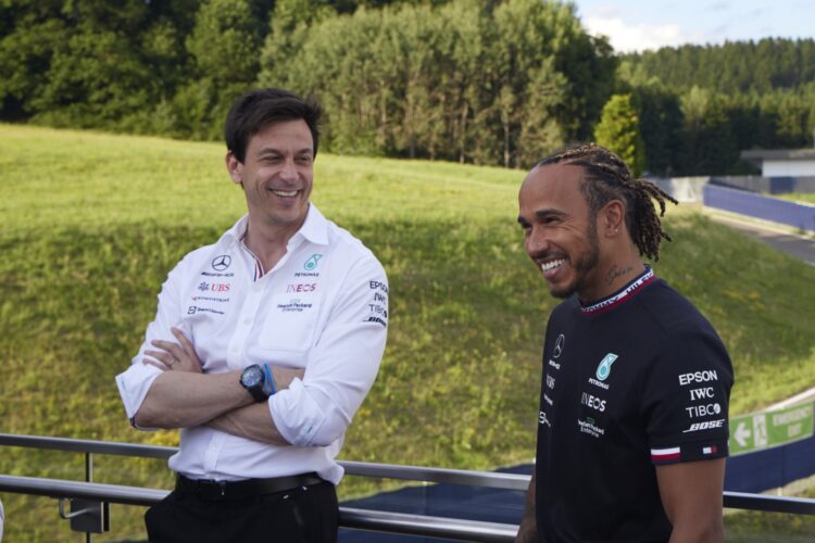 F1: Hamilton not confirming Wolff retirement talks