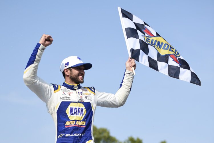 NASCAR: Chase Elliott dominates at Road America