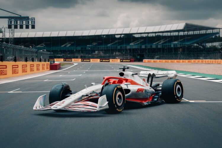 F1 reveals full-size model of 2022 IndyCar-like car