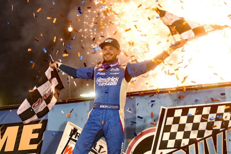 WoO: Kyle Larson wins the Knoxville Nationals