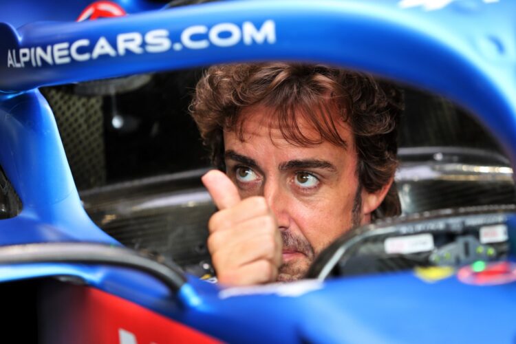 F1: Alonso could stay in F1 for ‘many years’