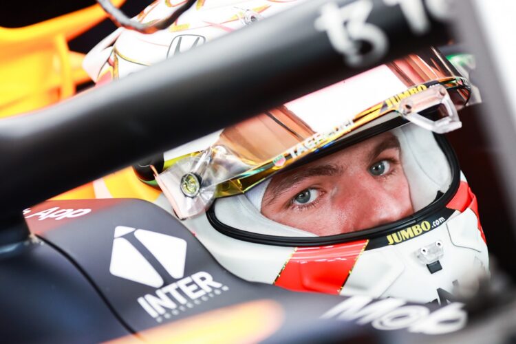 F1: Title rivals trade barbs before Sochi showdown