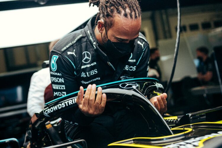 F1: Ferrari talks ‘didn’t last long’ – Hamilton