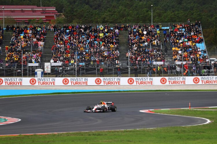 F1: Big crowds show sport ‘more alive than ever’ – Domenicali