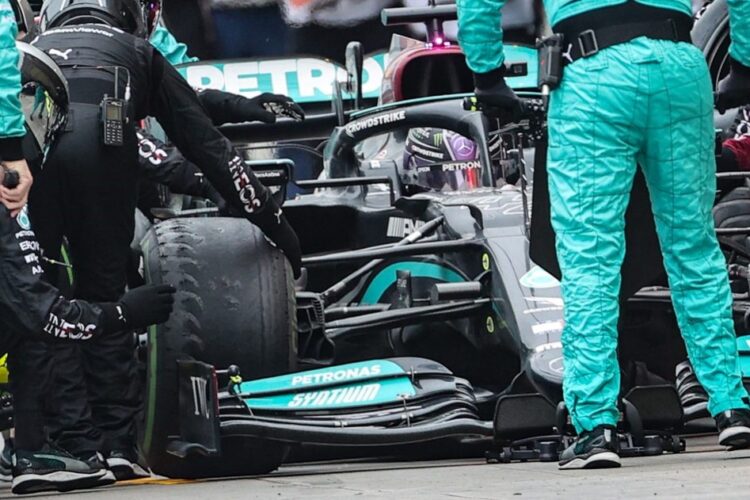 F1: Hamilton denies being ‘furious’ about tire call