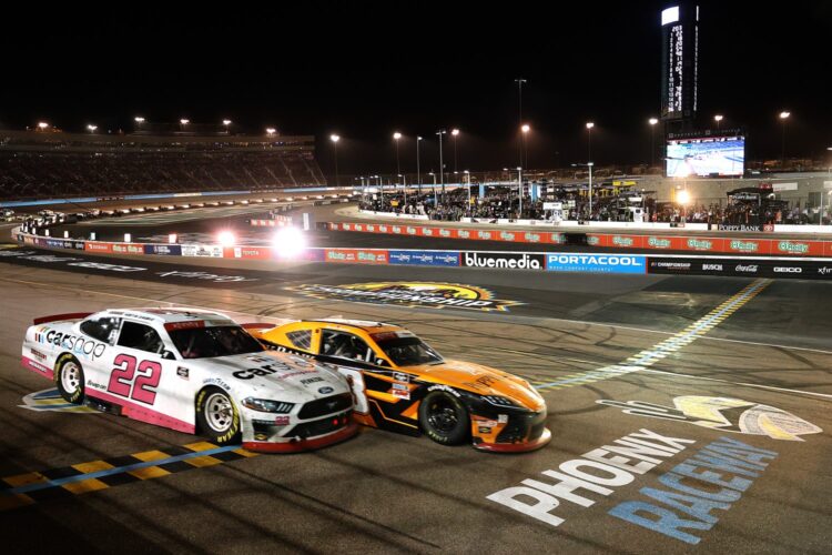 NASCAR: Hemric passes Cindric on last lap, wins race and Xfinity title