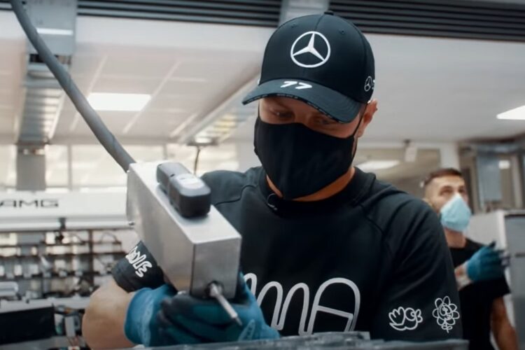 Video: Hamilton and Bottas visit AMG